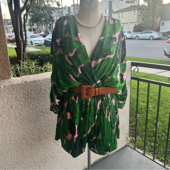 Green Leaf Print Wrap Romper EUC - Picture 6 of 12